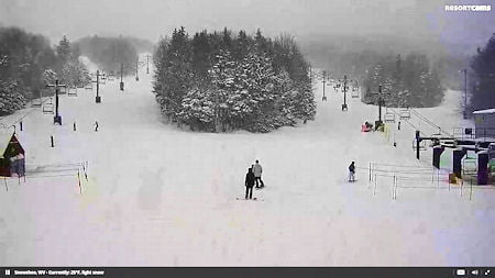 Heavy snow was falling at Silvercreek at 9am!