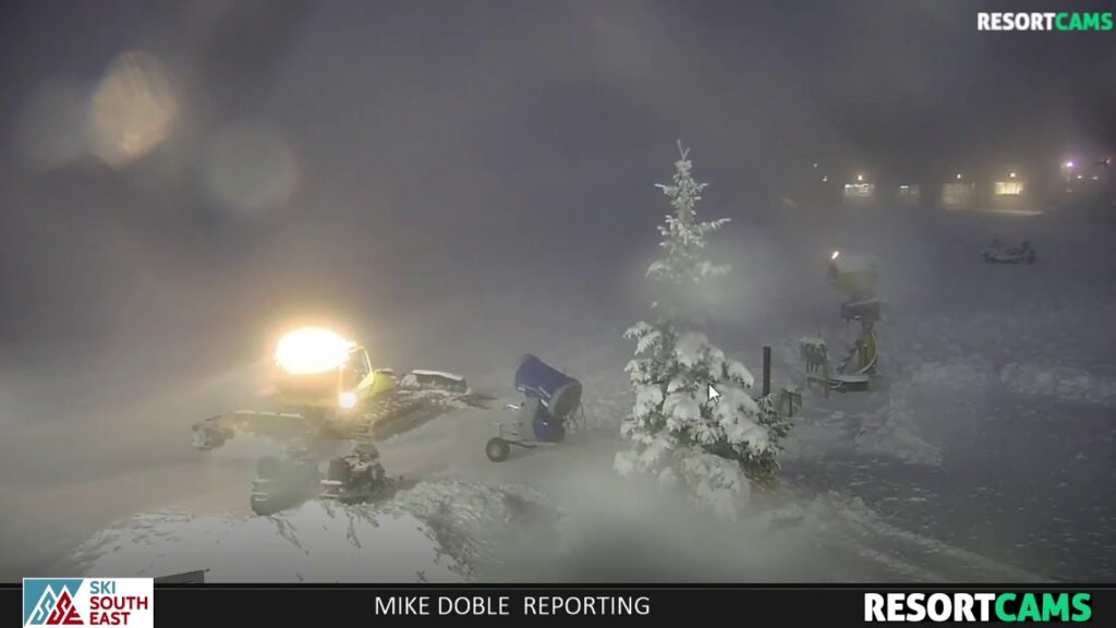 Monday Evening Snowy Update. Lots of Snow is Falling and now Snowmaking is kicking back in!